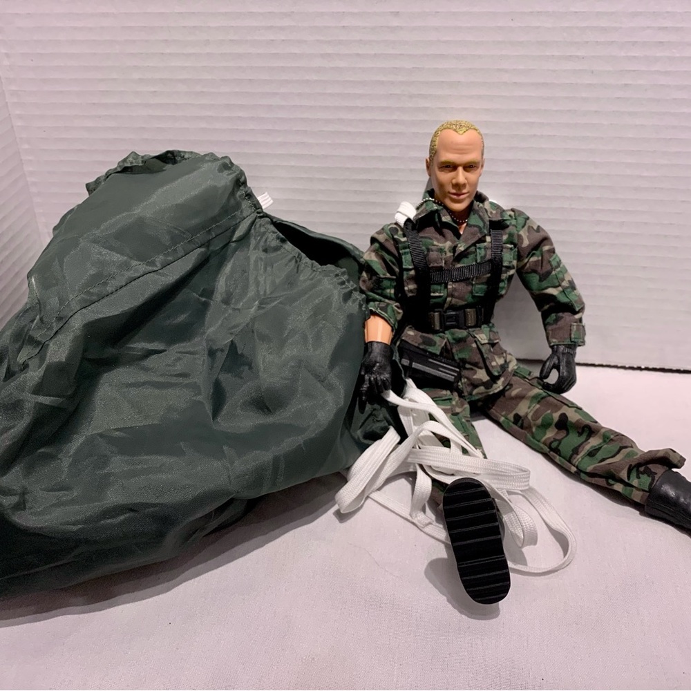 Vintage G.I. Joe army guy with parachute